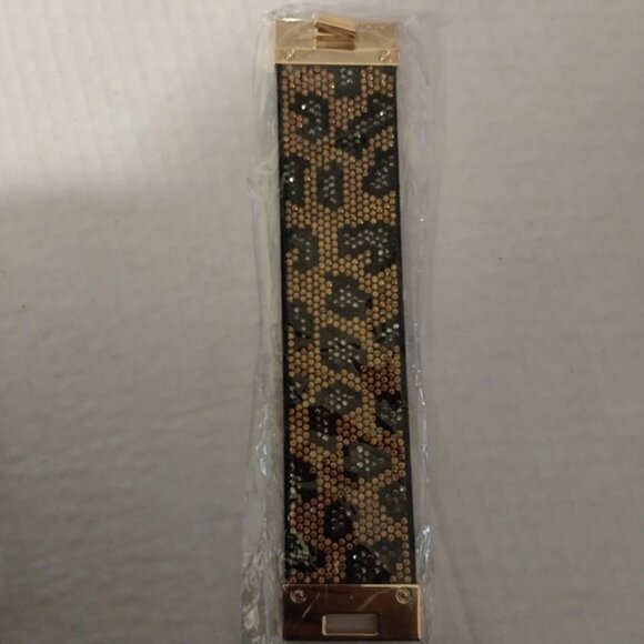 Rhinestone Bracelet-Cow Print with Twist Lock -New - Picture 2 of 3